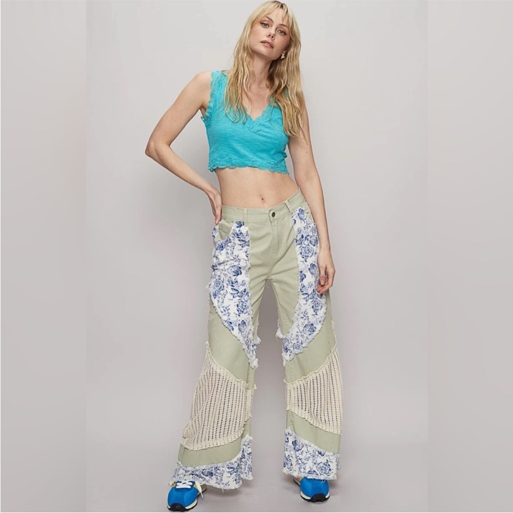 POL
POL Wide Leg Pants with Blue Floral and Cream Accents - Picture 1 of 9